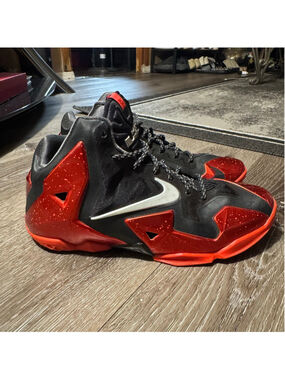 Nike Air LeBron 11 XL Miami Heat Athletic Shoes Size 7